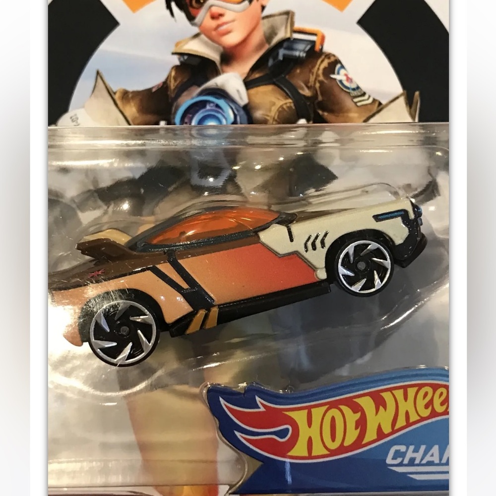 Hot Wheels Overwatch Tracer Character Car 3/5 GJJ23 NEW character car brown tan